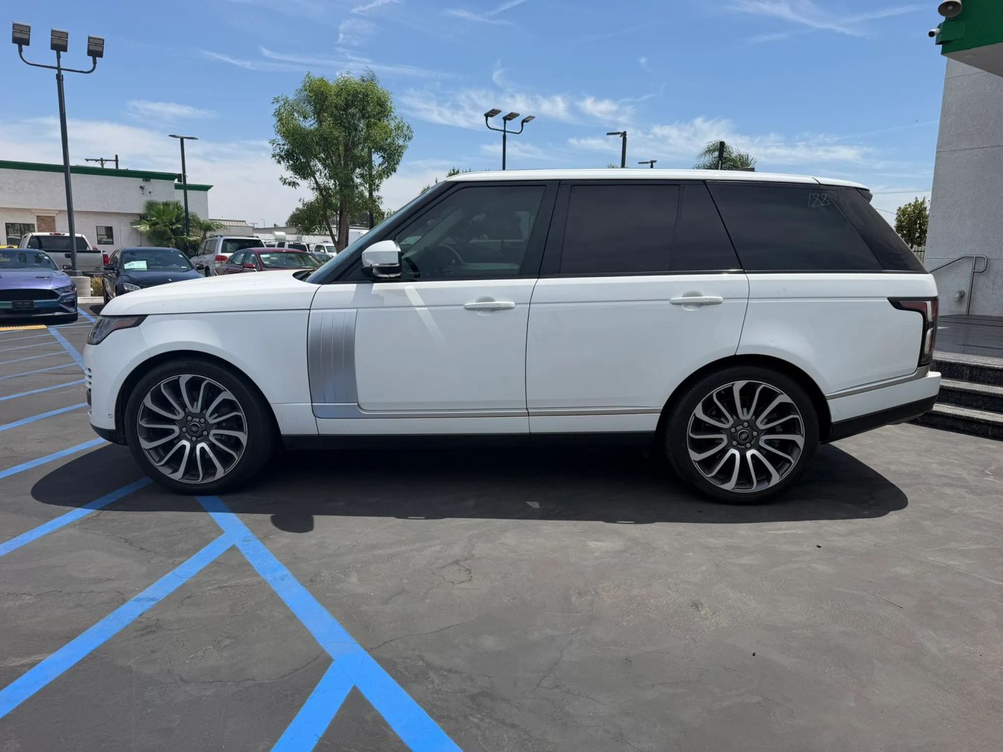 Photo 5 of this Land Rover Range Rover