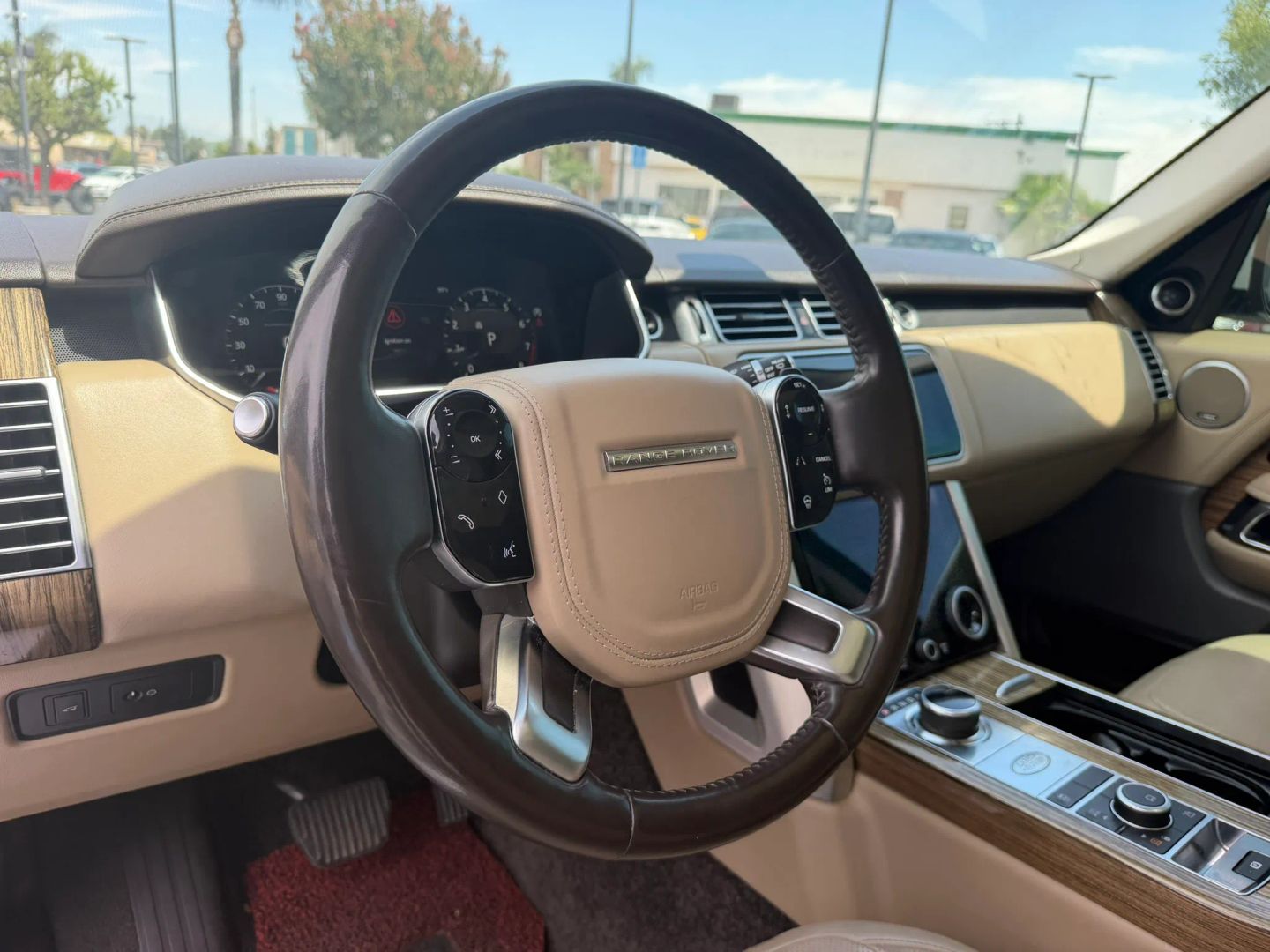 Photo 11 of this Land Rover Range Rover