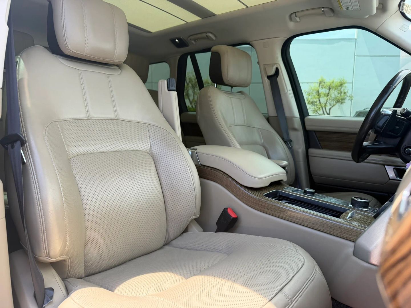 Photo 17 of this Land Rover Range Rover