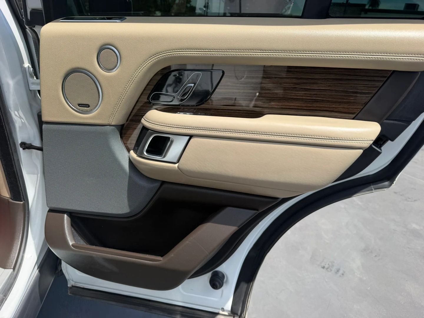 Photo 18 of this Land Rover Range Rover