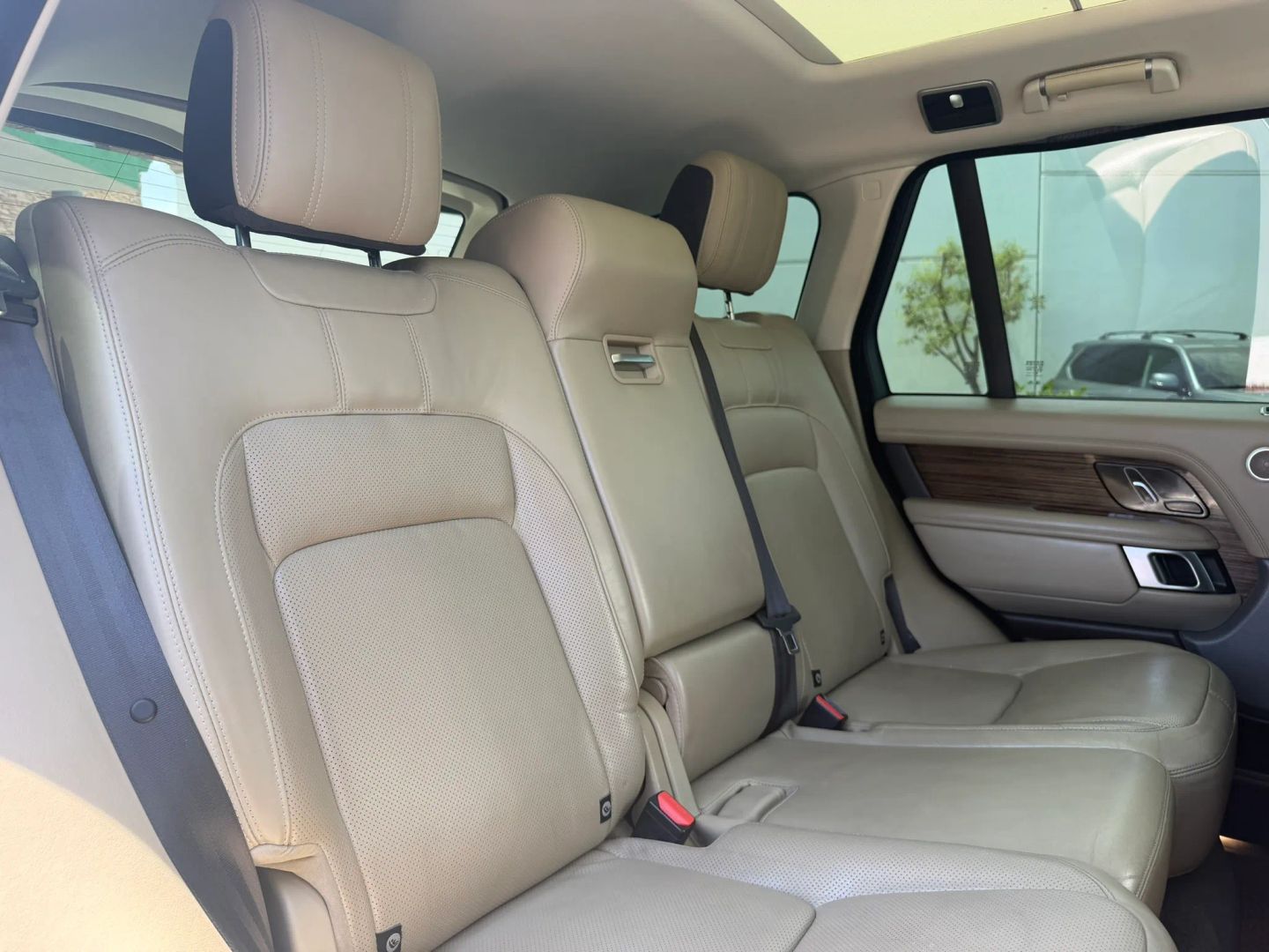 Photo 19 of this Land Rover Range Rover