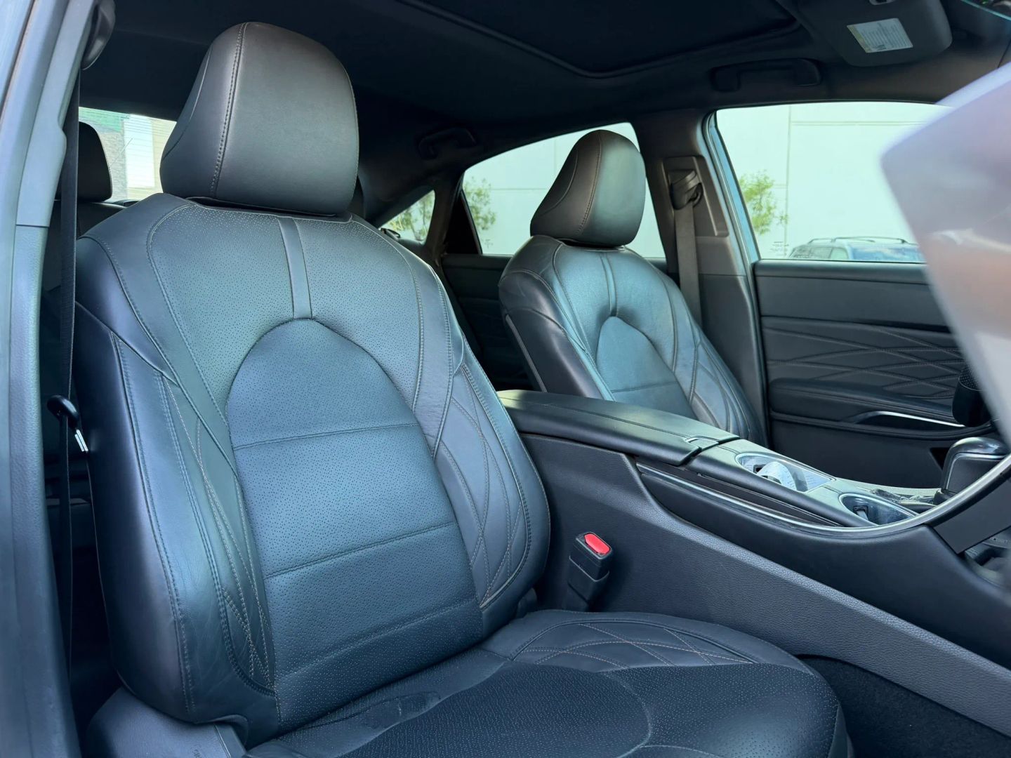 Photo 14 of this Toyota Avalon