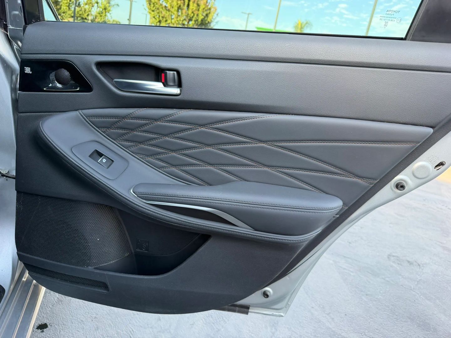 Photo 16 of this Toyota Avalon