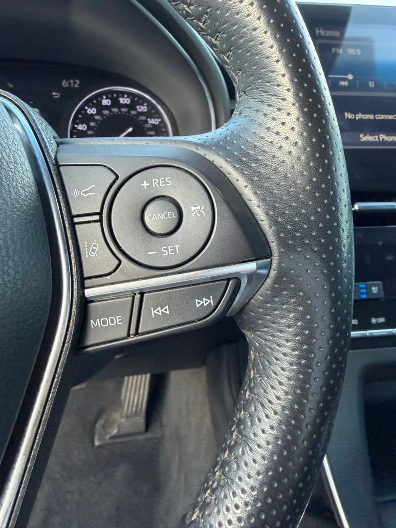 Photo 21 of this Toyota Avalon