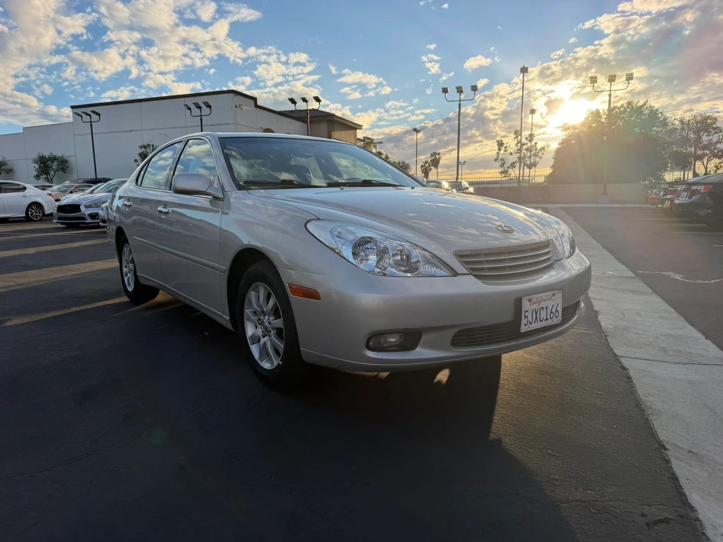 Photo 3 of this Lexus ES 300