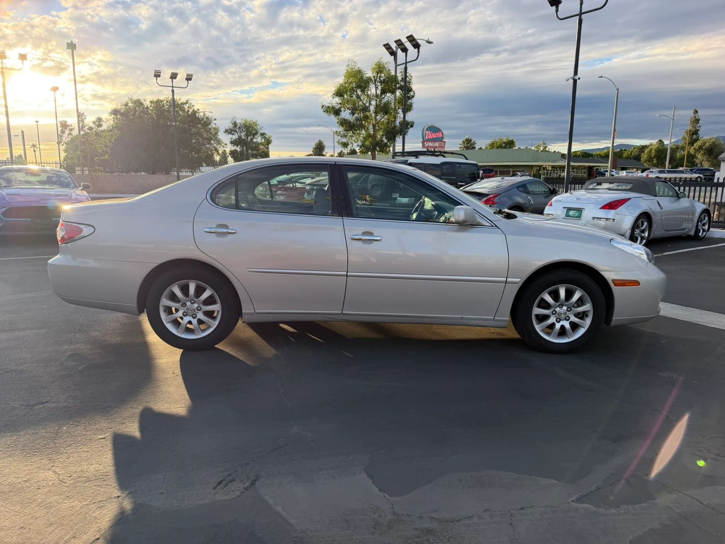 Photo 4 of this Lexus ES 300