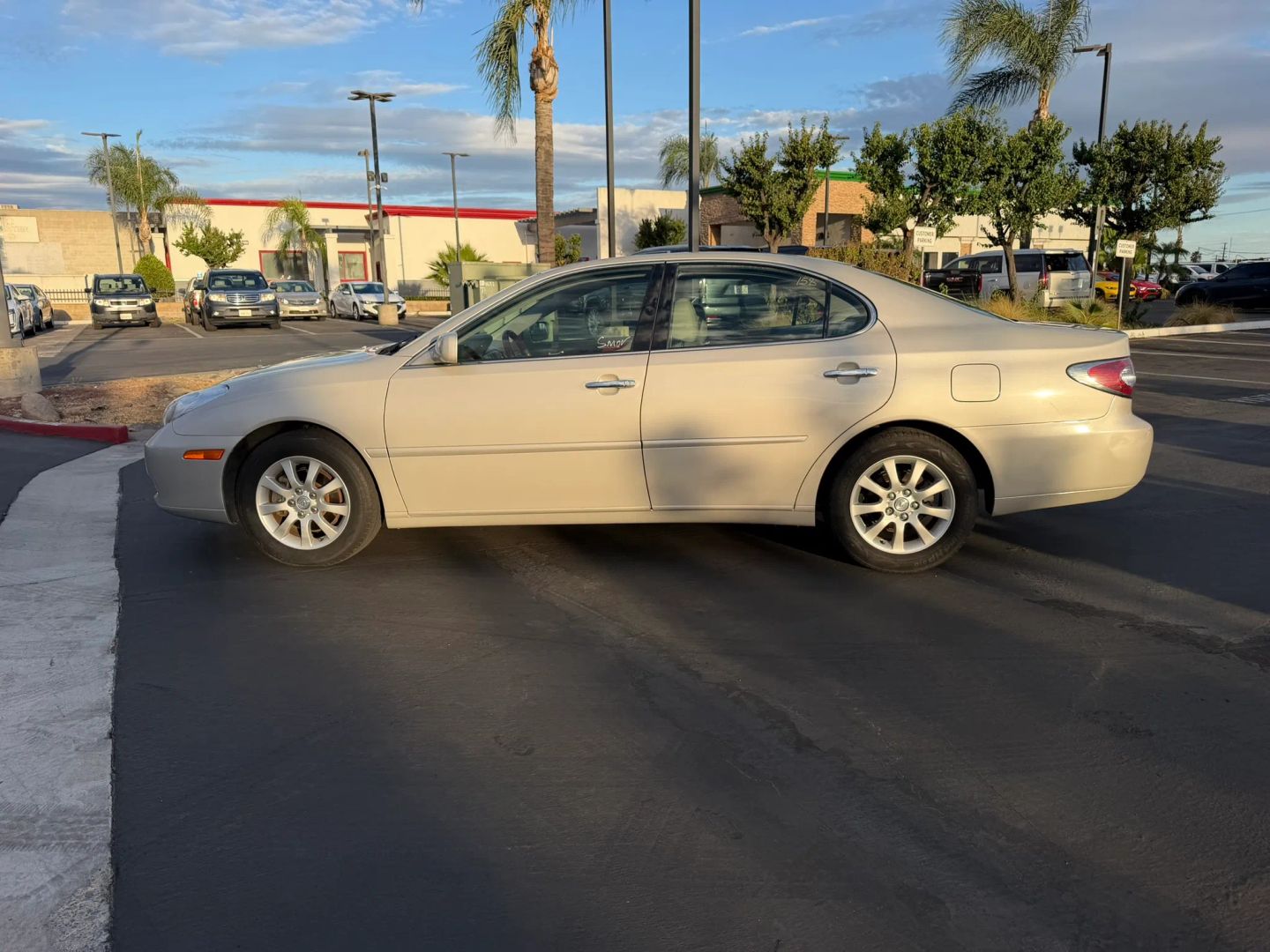 Photo 5 of this Lexus ES 300
