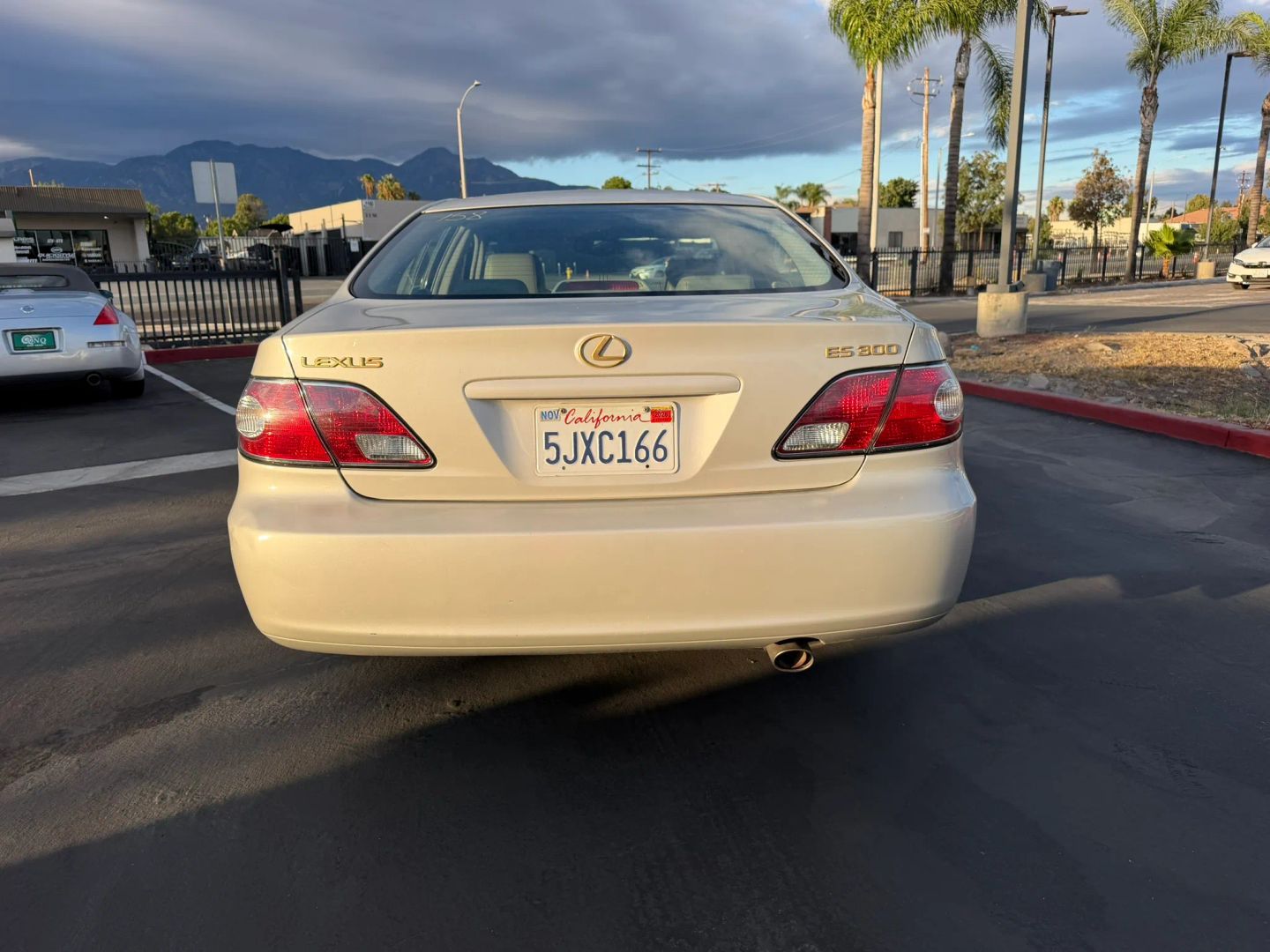 Photo 7 of this Lexus ES 300