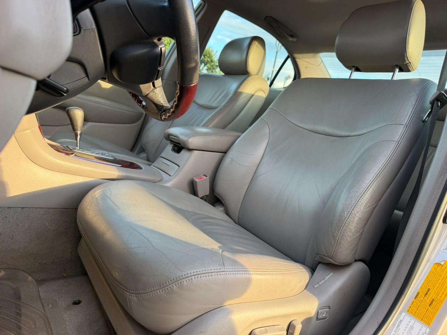 Photo 10 of this Lexus ES 300