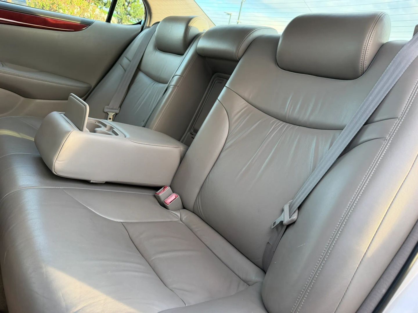 Photo 13 of this Lexus ES 300
