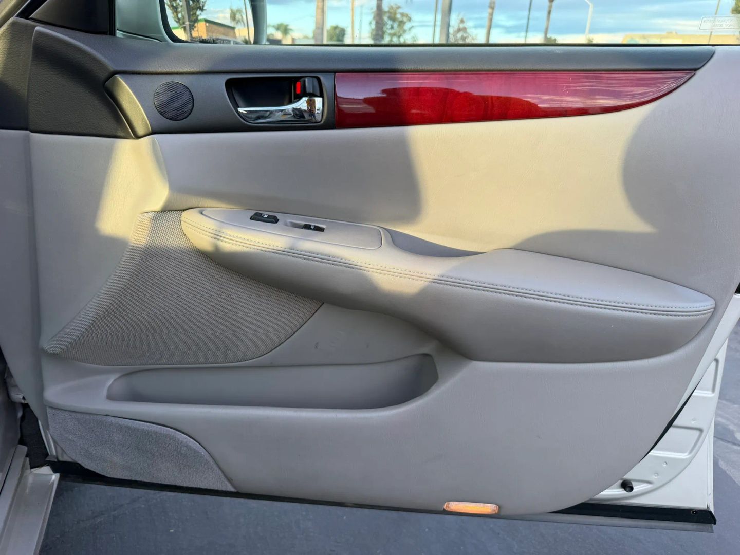 Photo 16 of this Lexus ES 300