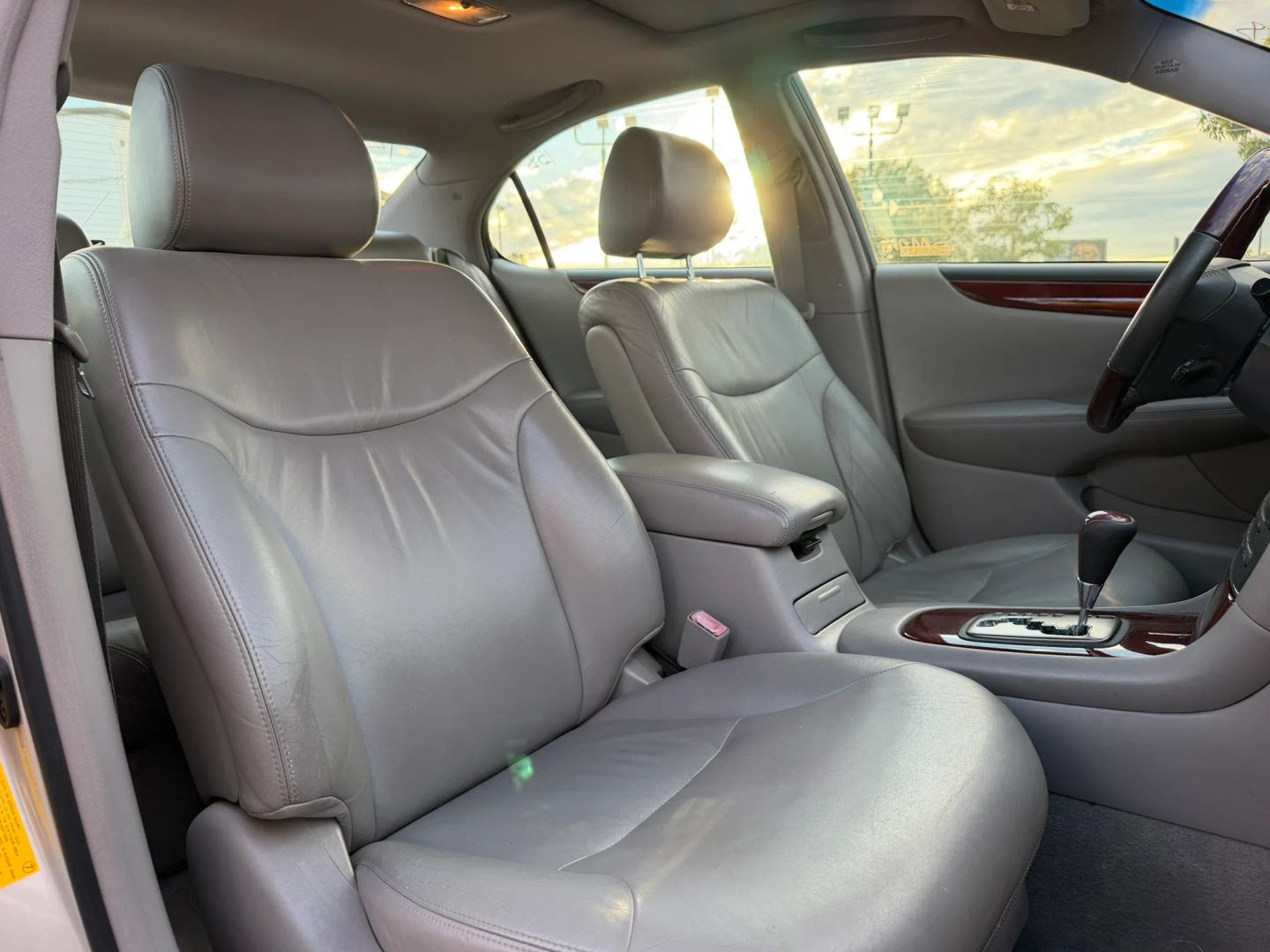 Photo 17 of this Lexus ES 300