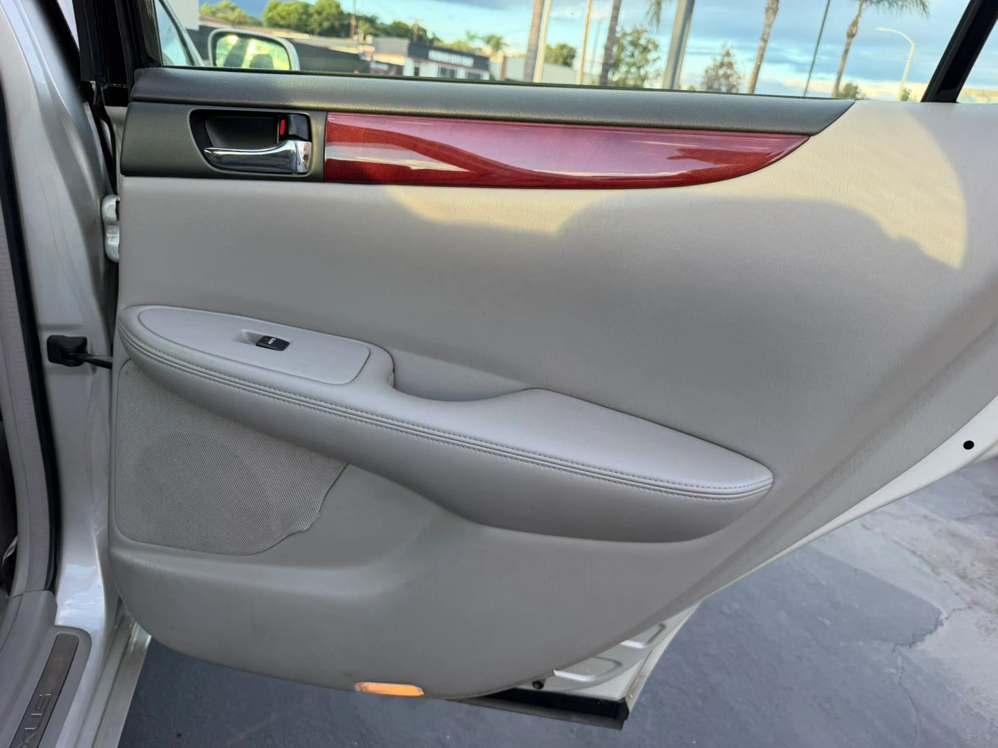 Photo 18 of this Lexus ES 300
