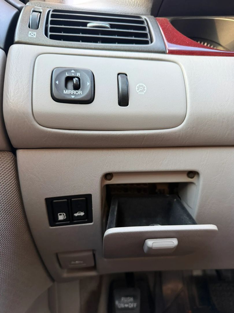 Photo 29 of this Lexus ES 300