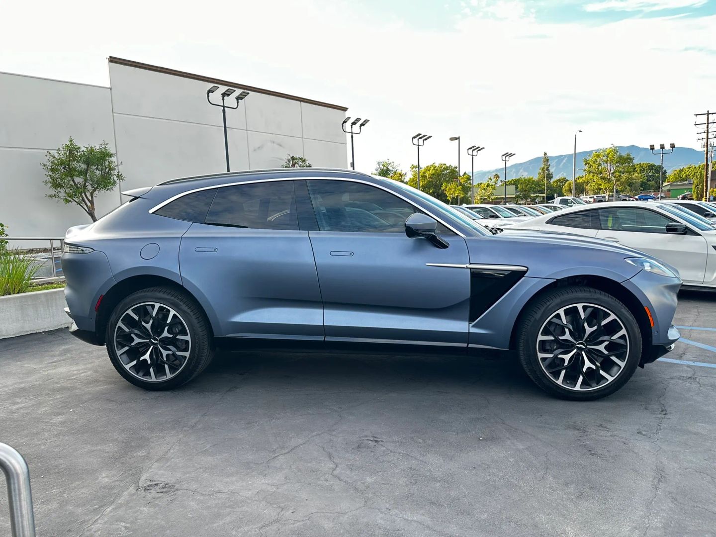 Photo 6 of this Aston Martin DBX