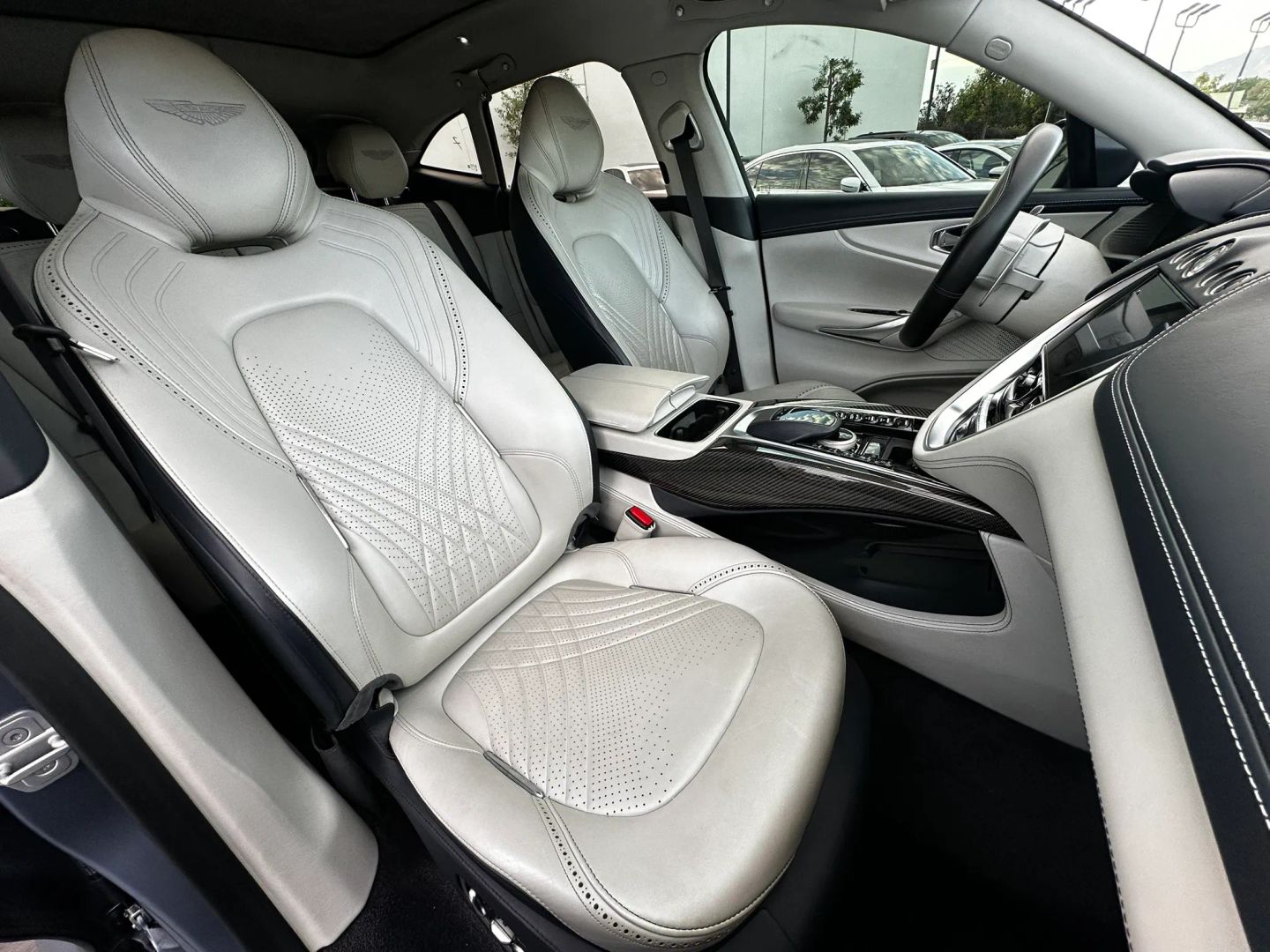 Photo 15 of this Aston Martin DBX
