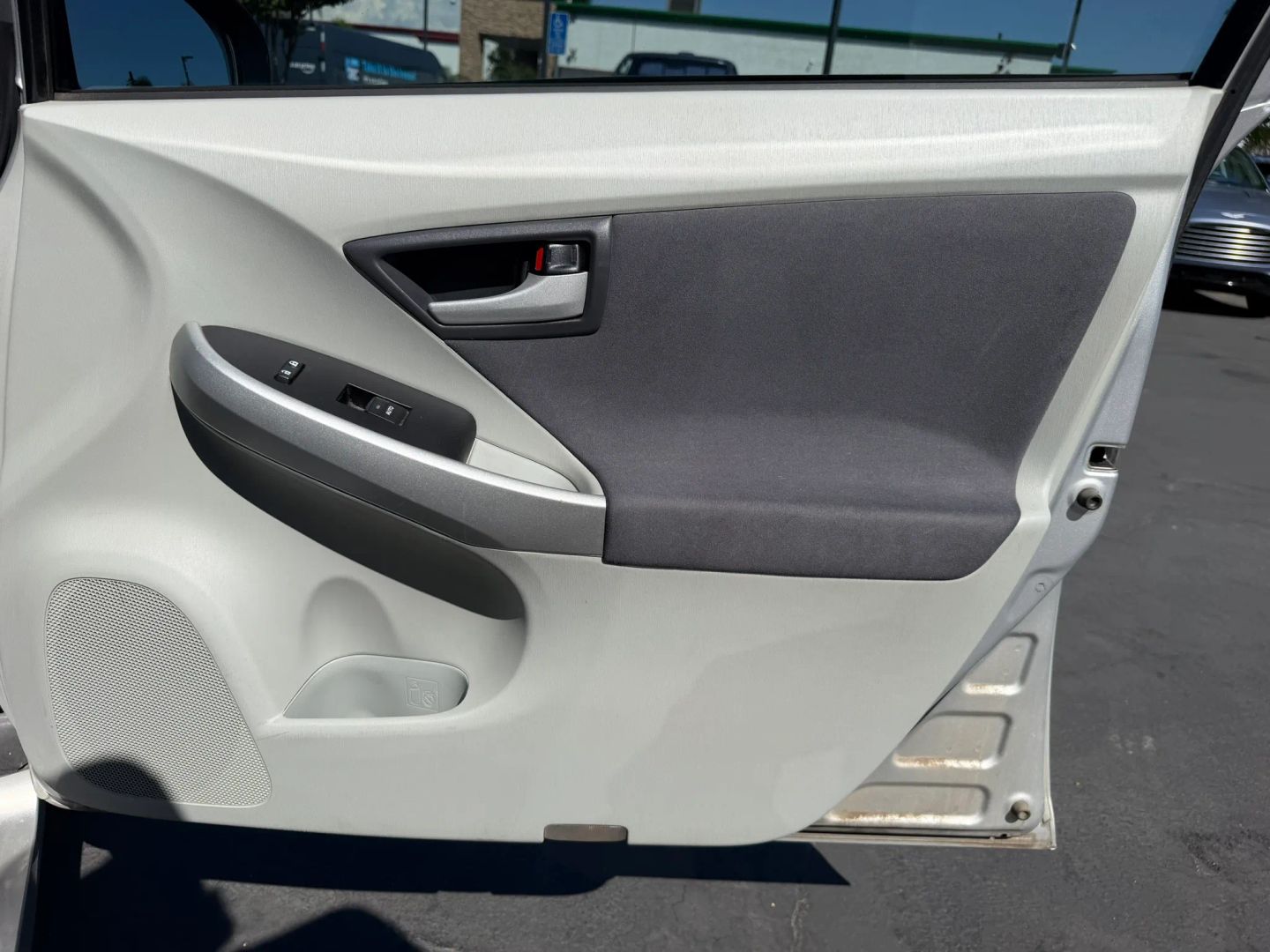 Photo 15 of this Toyota Prius
