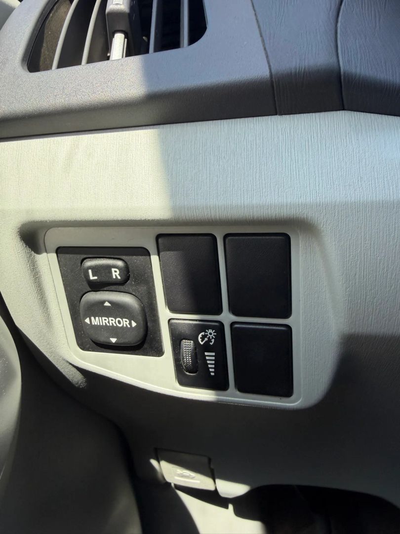 Photo 28 of this Toyota Prius