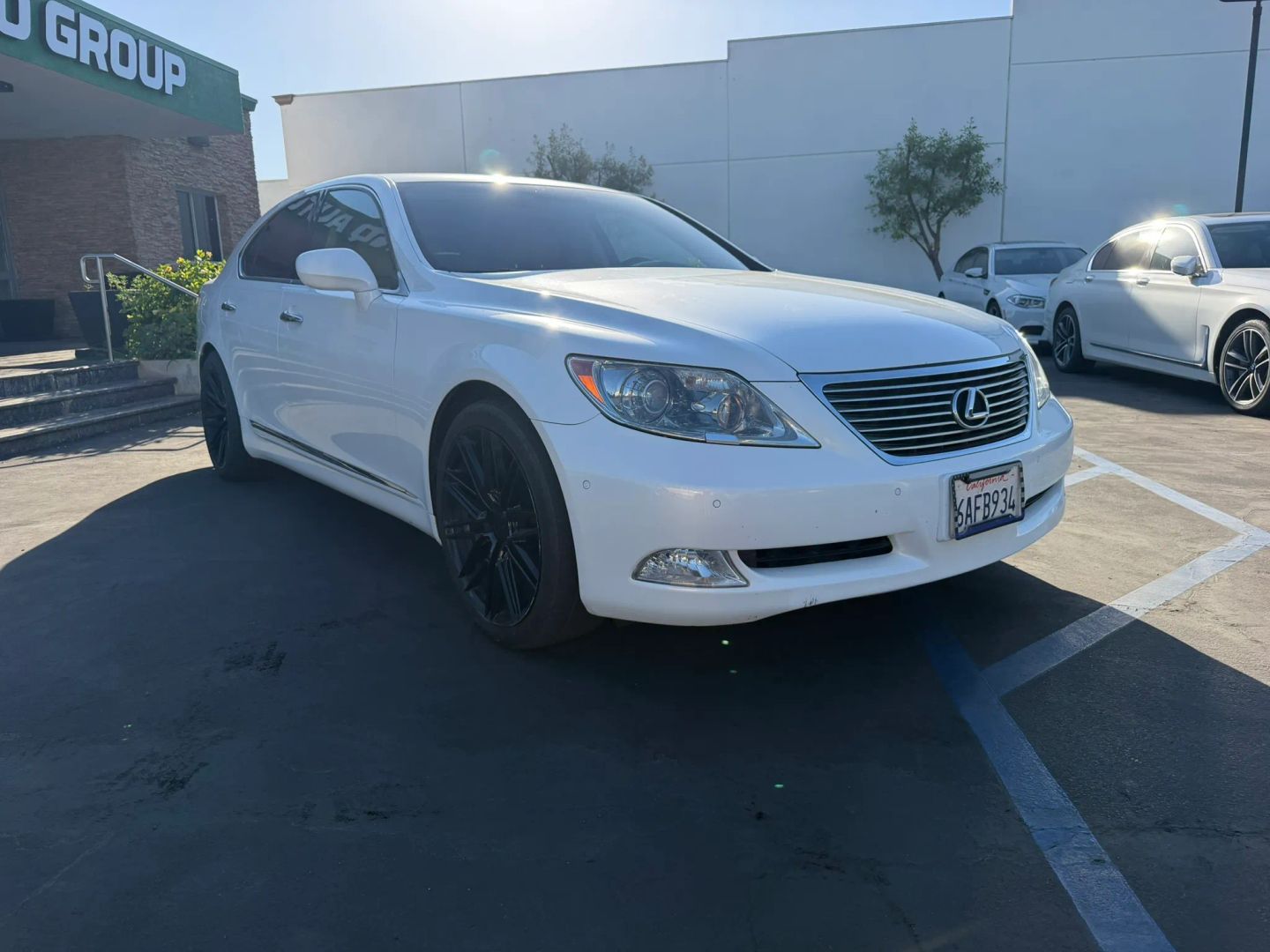 Photo 3 of this Lexus LS 460
