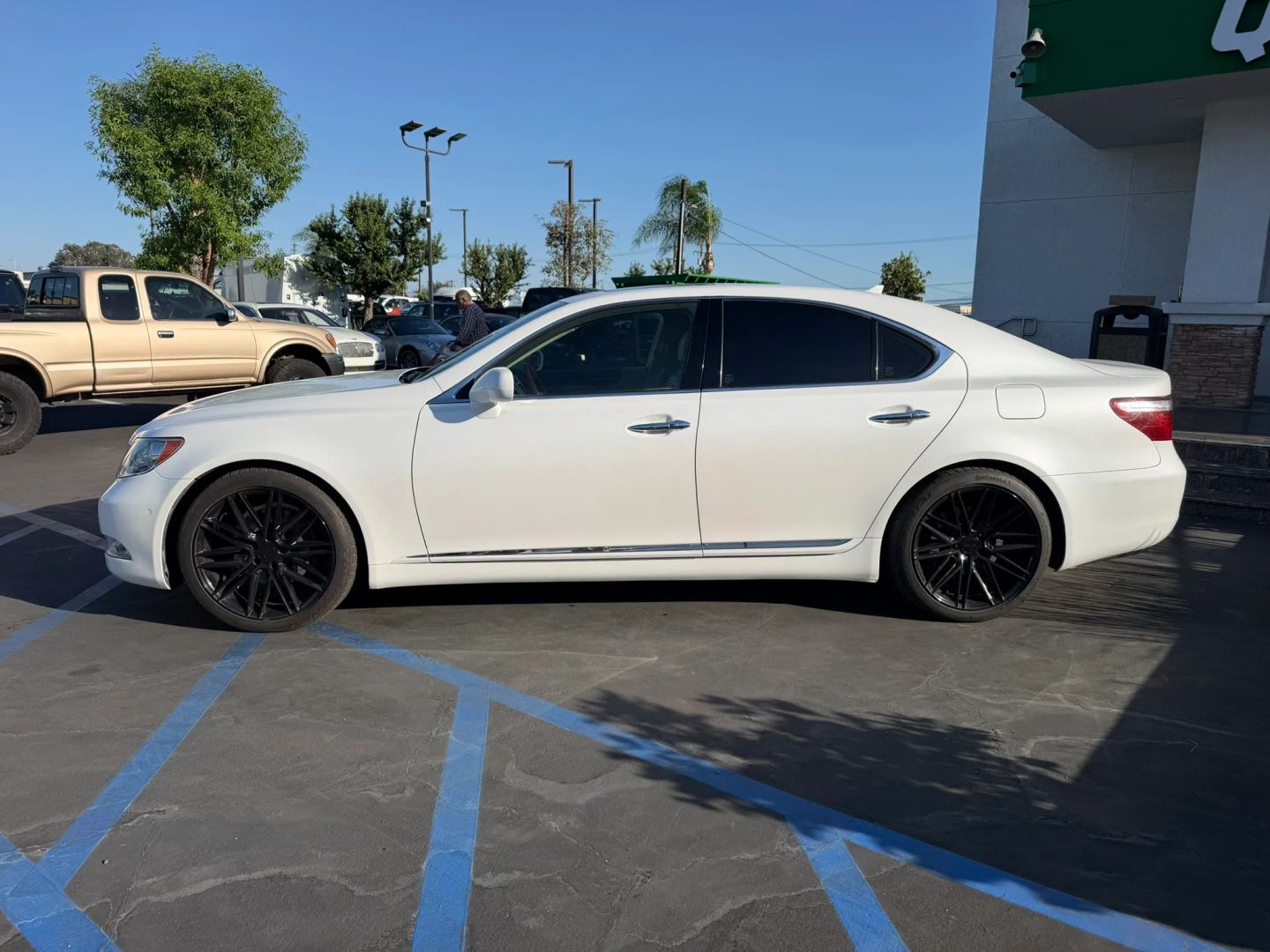 Photo 5 of this Lexus LS 460