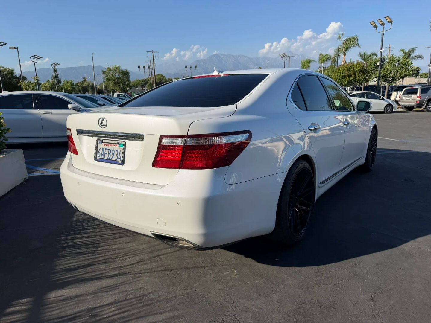 Photo 6 of this Lexus LS 460