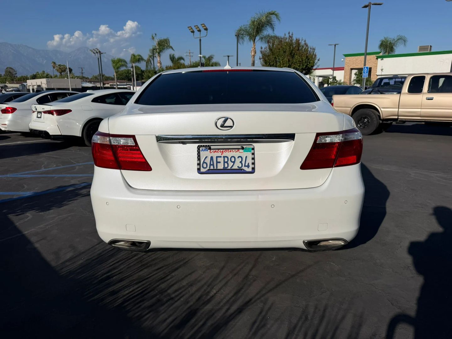 Photo 7 of this Lexus LS 460