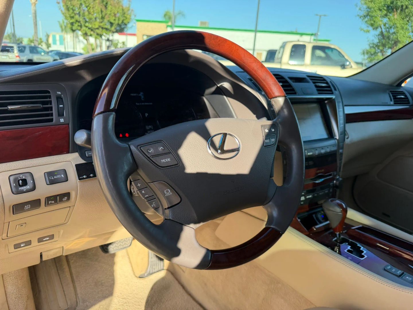 Photo 11 of this Lexus LS 460