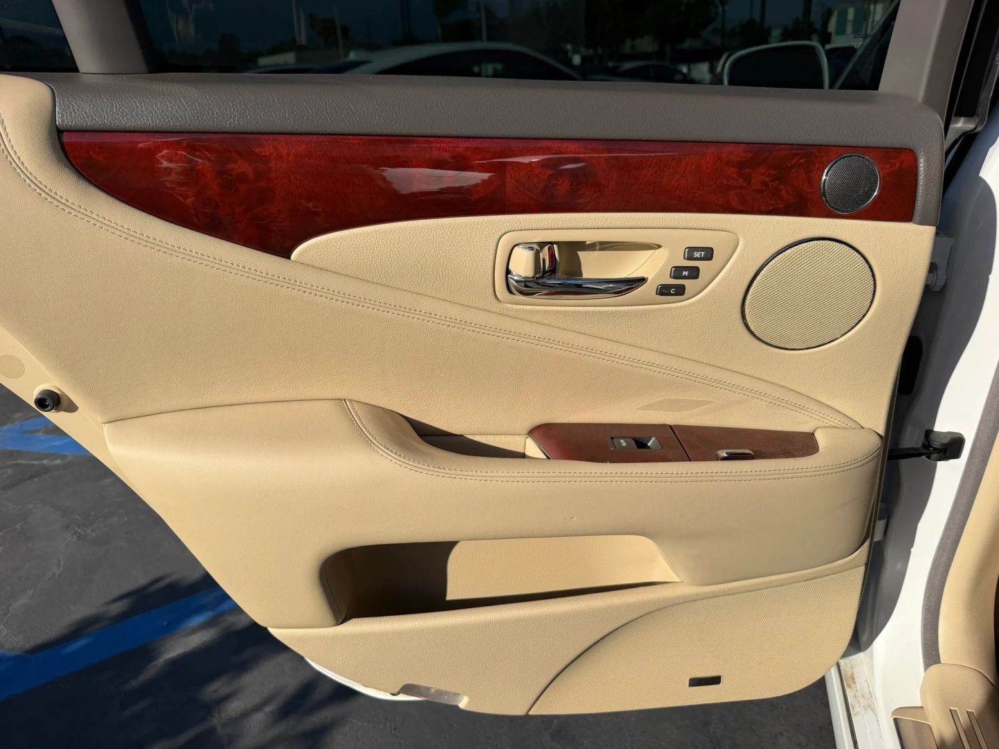 Photo 12 of this Lexus LS 460