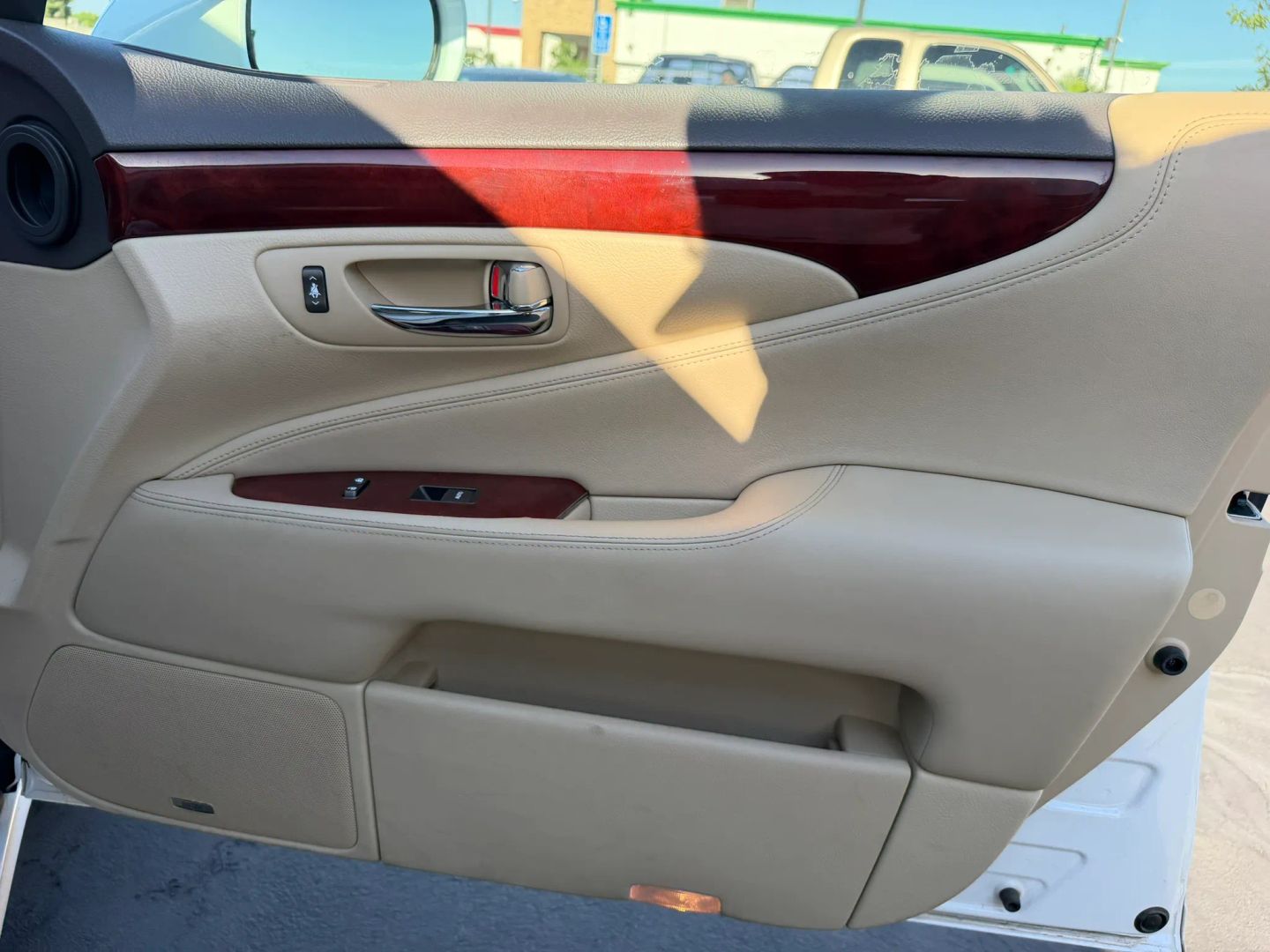Photo 16 of this Lexus LS 460