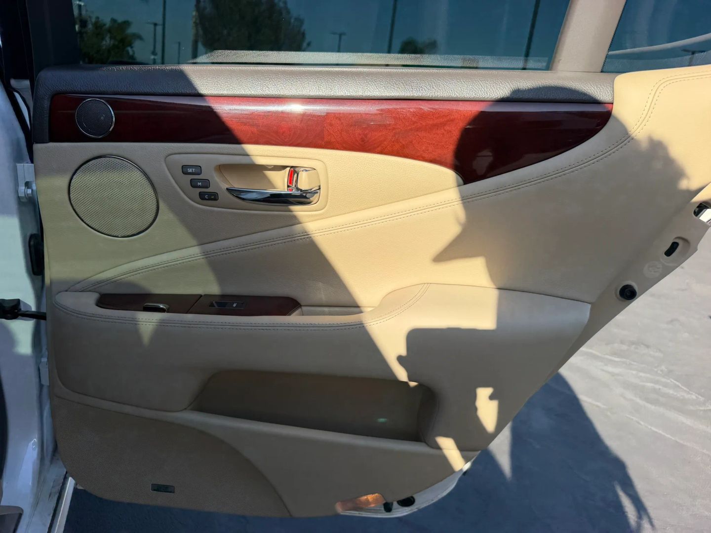 Photo 18 of this Lexus LS 460