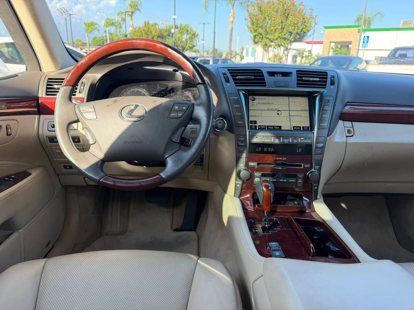 Photo 21 of this Lexus LS 460