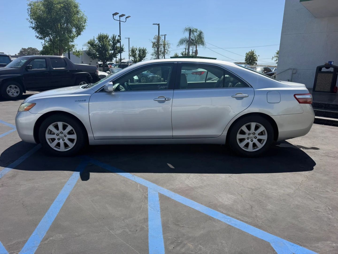 Photo 5 of this Toyota Camry Hybrid
