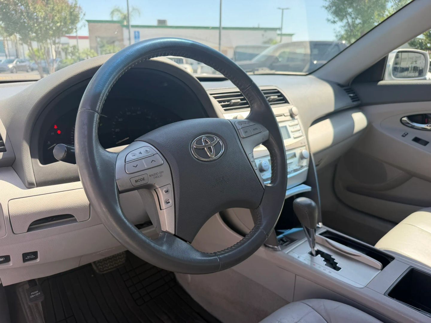 Photo 11 of this Toyota Camry Hybrid