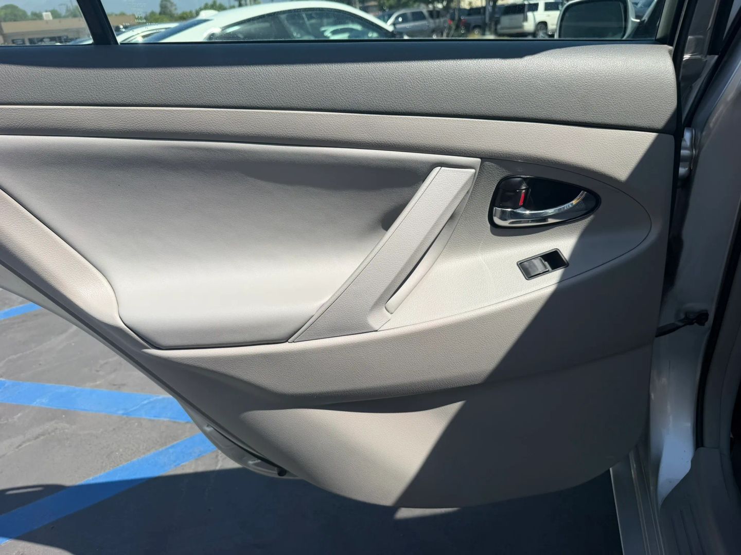 Photo 12 of this Toyota Camry Hybrid