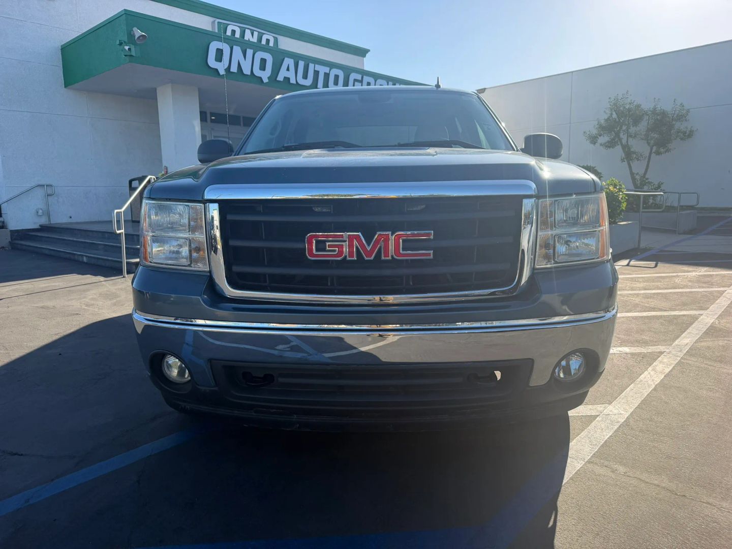 Photo 2 of this GMC Sierra 1500