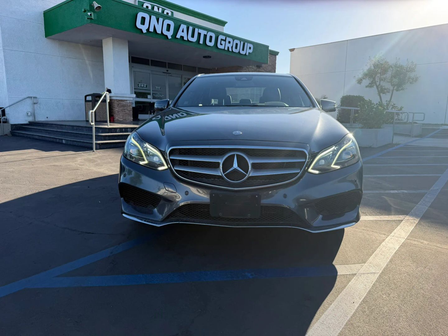 Photo 2 of this Mercedes-Benz E 350