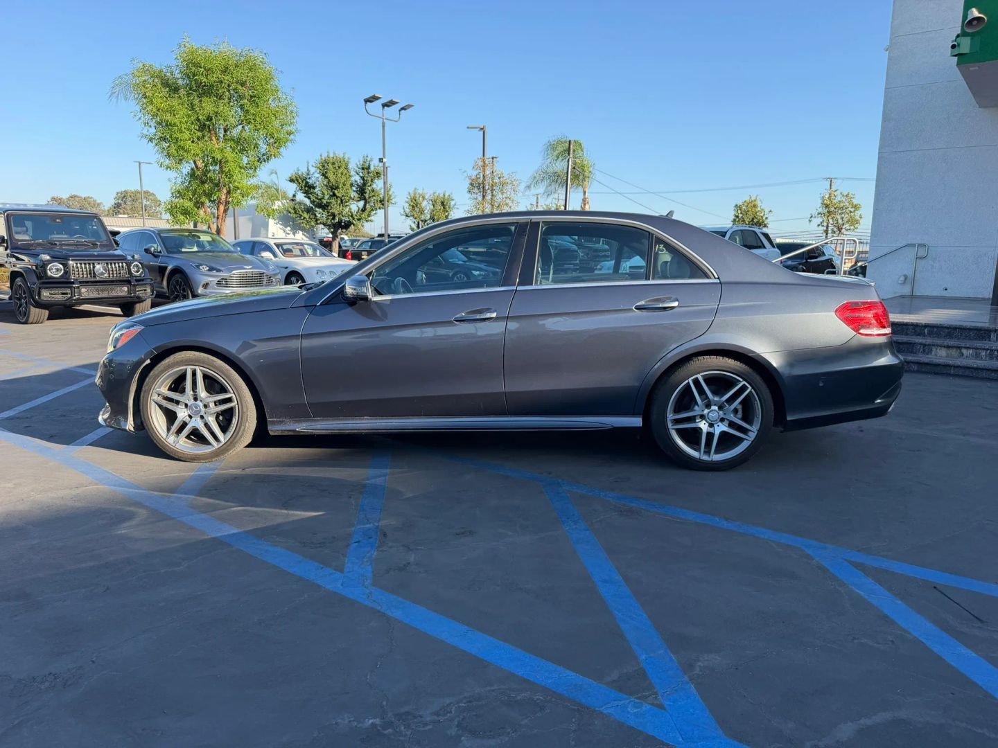 Photo 4 of this Mercedes-Benz E 350