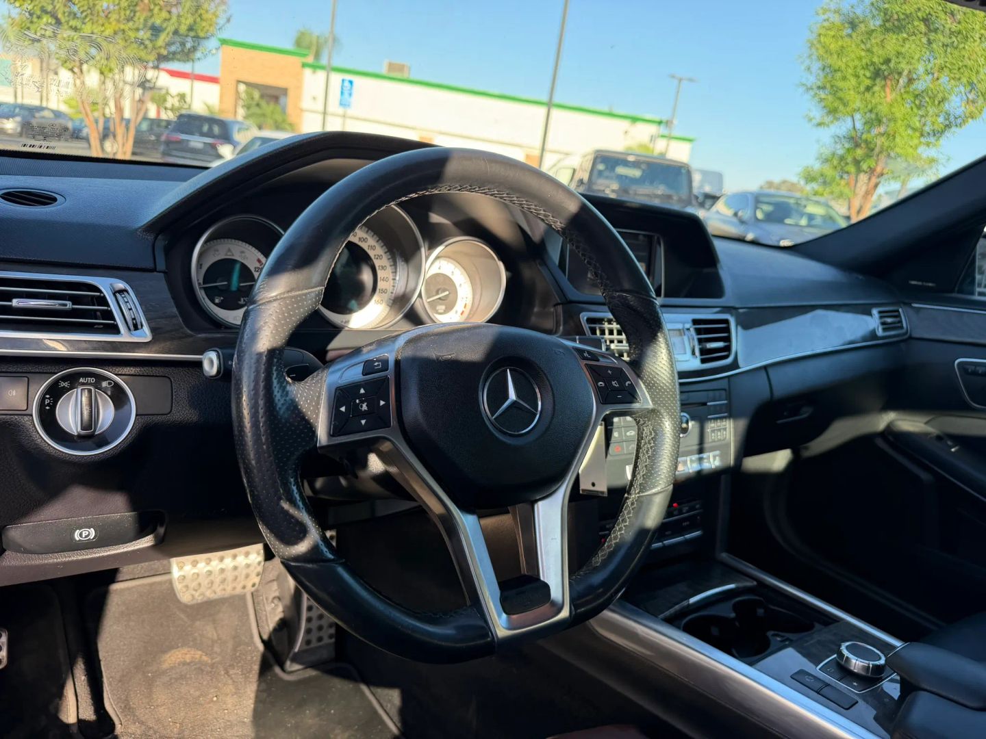 Photo 11 of this Mercedes-Benz E 350