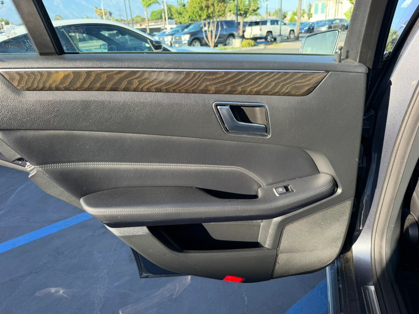 Photo 12 of this Mercedes-Benz E 350