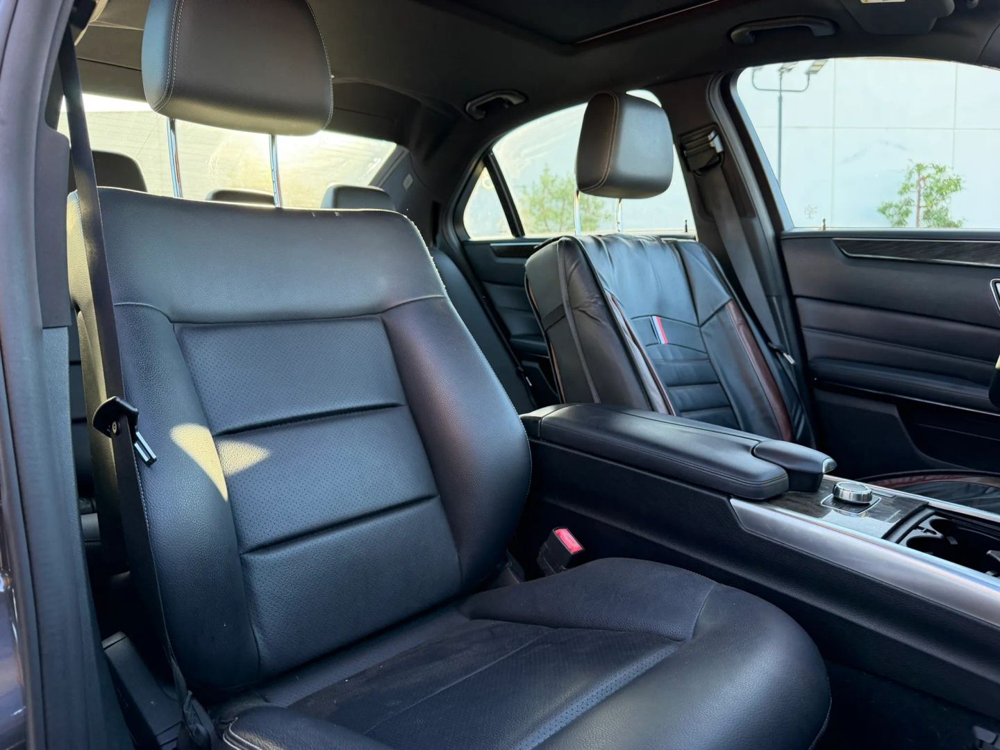 Photo 14 of this Mercedes-Benz E 350