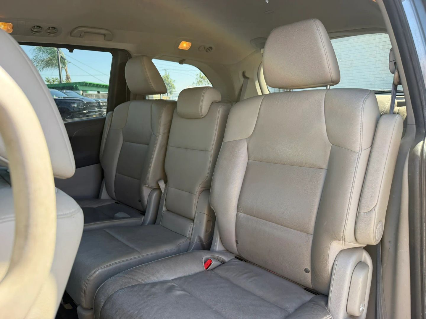 Photo 12 of this Honda Odyssey