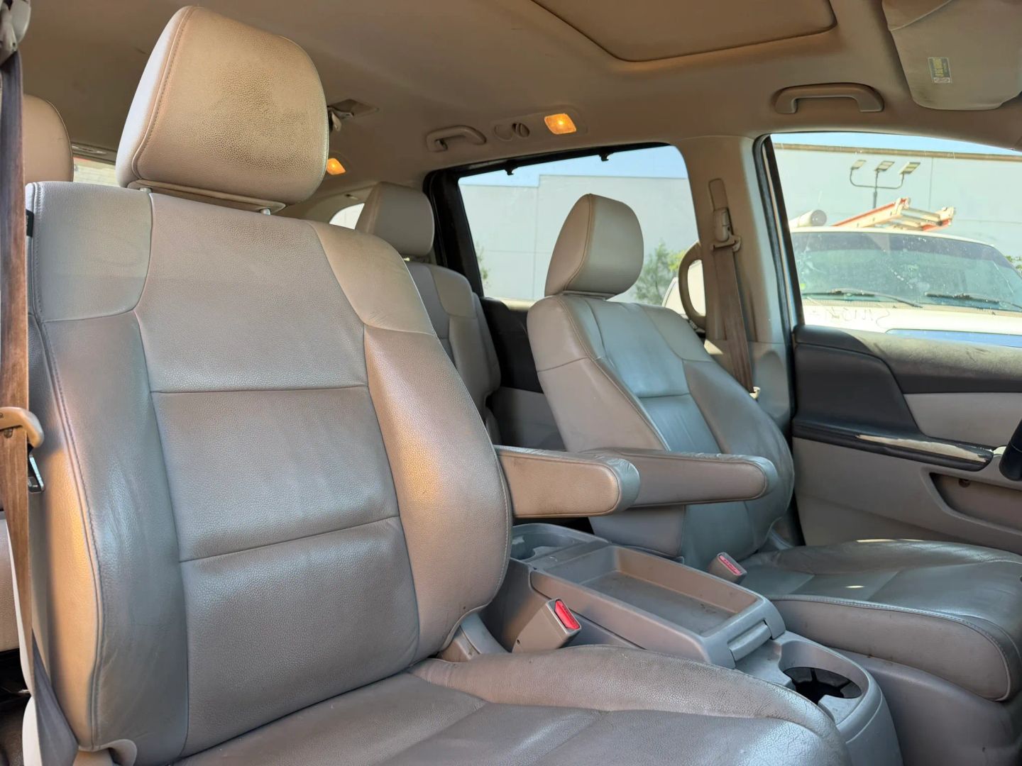 Photo 16 of this Honda Odyssey