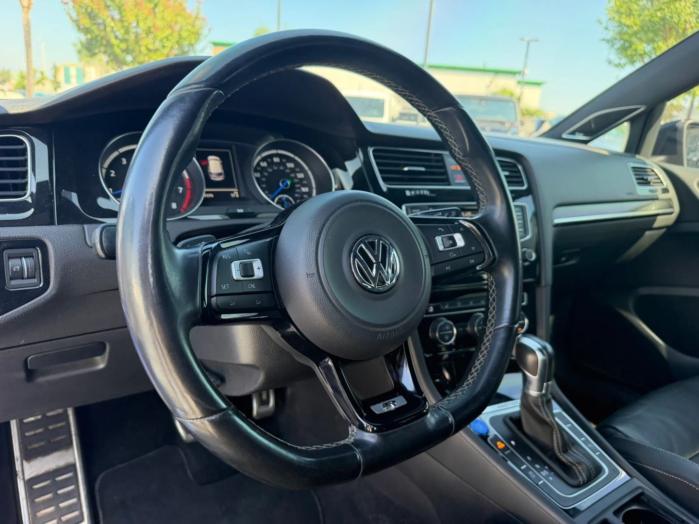 Photo 11 of this Volkswagen Golf R