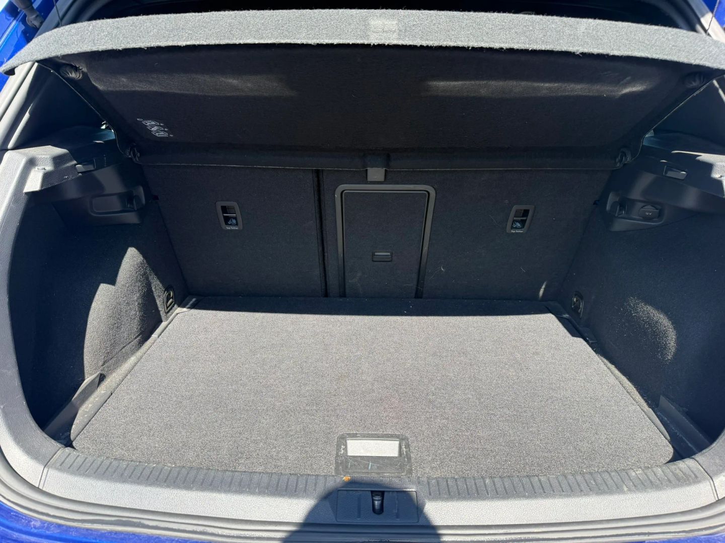 Photo 14 of this Volkswagen Golf R