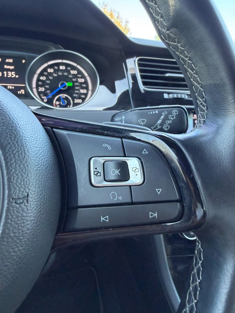 Photo 23 of this Volkswagen Golf R