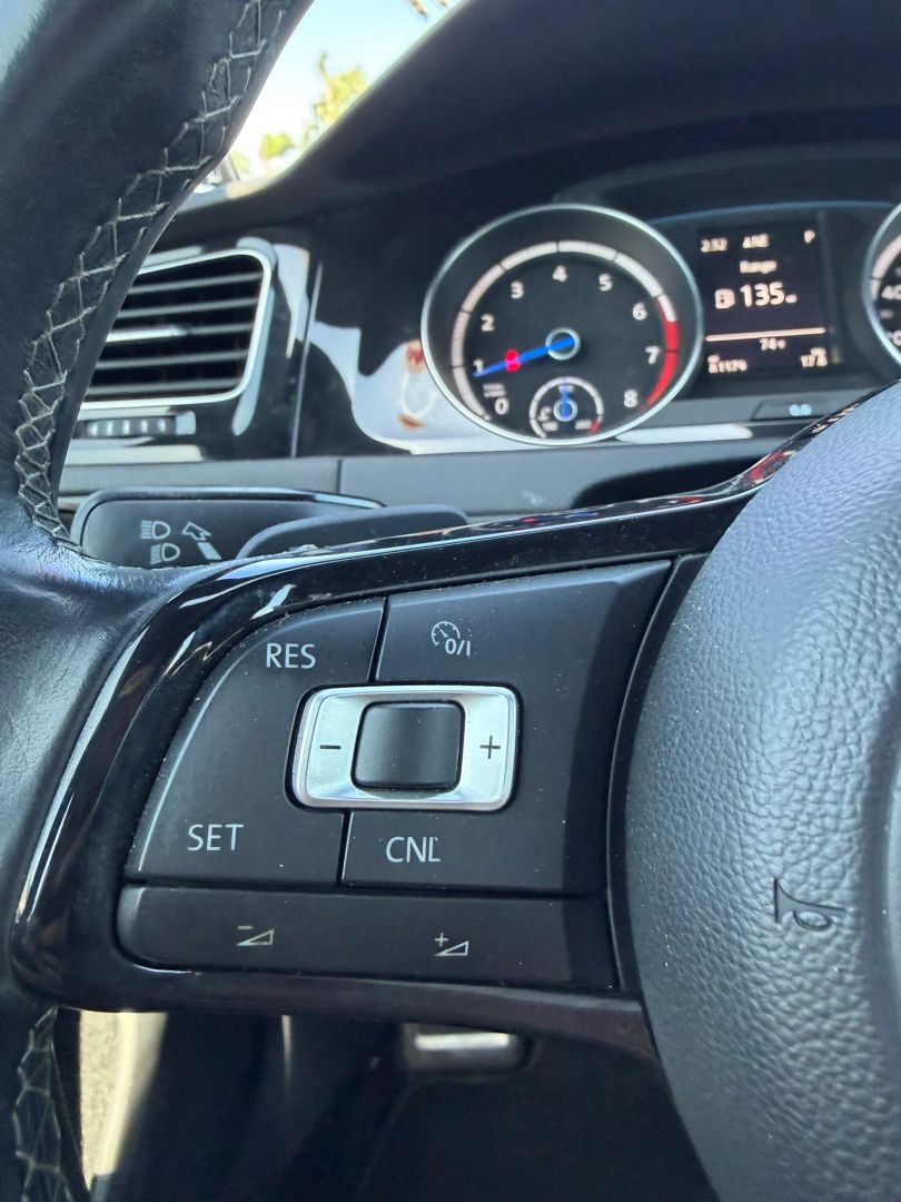 Photo 24 of this Volkswagen Golf R
