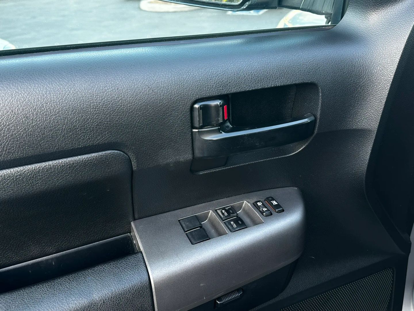 Photo 14 of this Toyota Sequoia