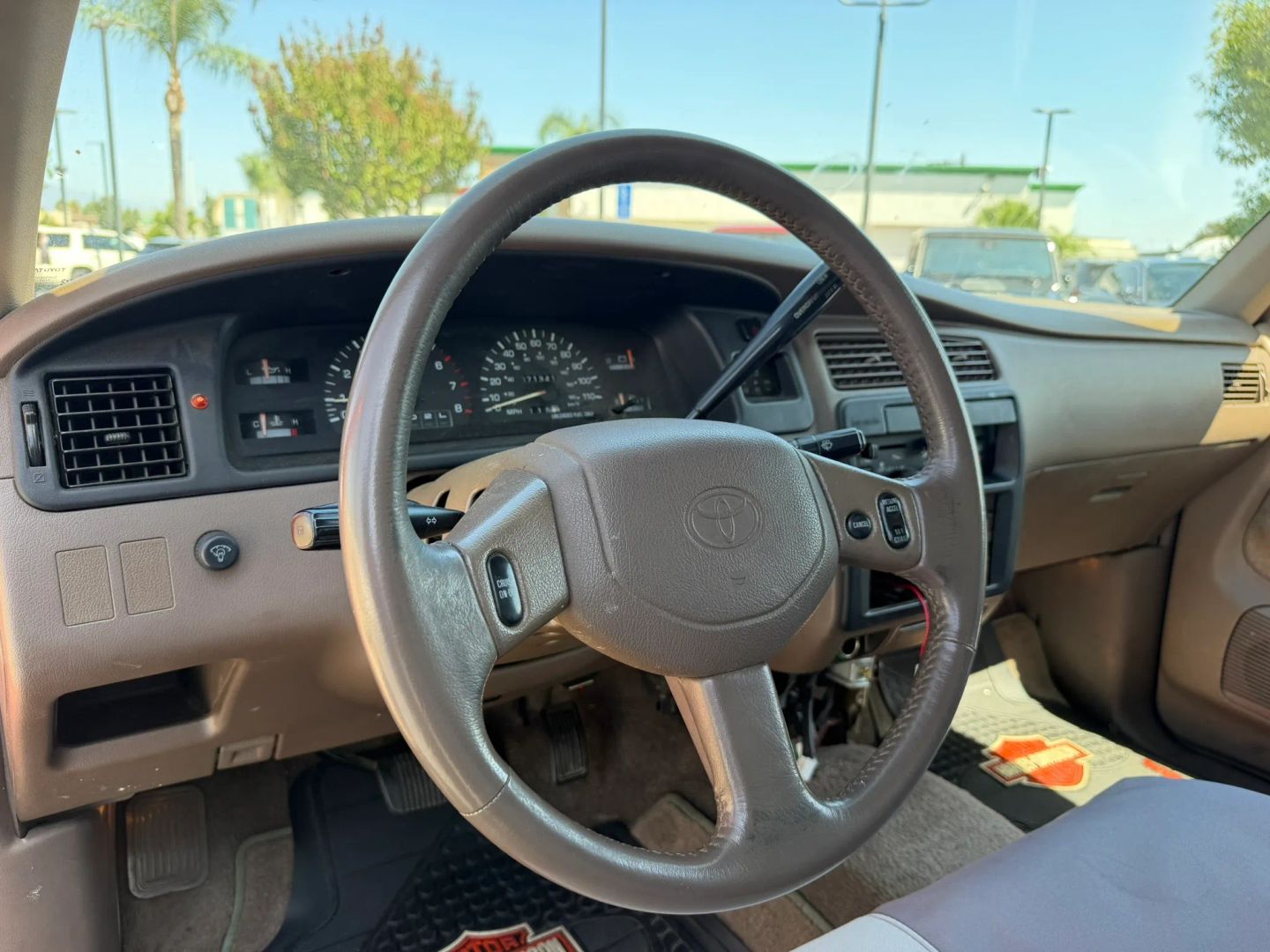 Photo 13 of this Toyota T100