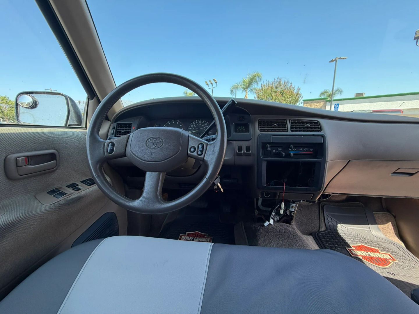 Photo 16 of this Toyota T100