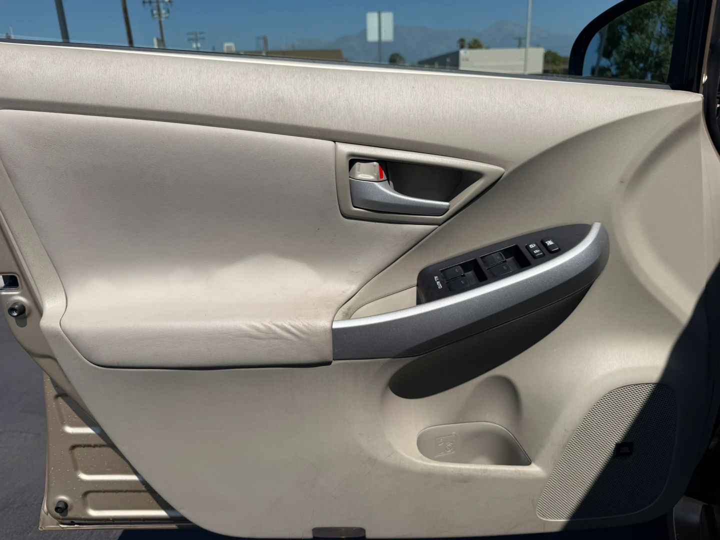 Photo 9 of this Toyota Prius